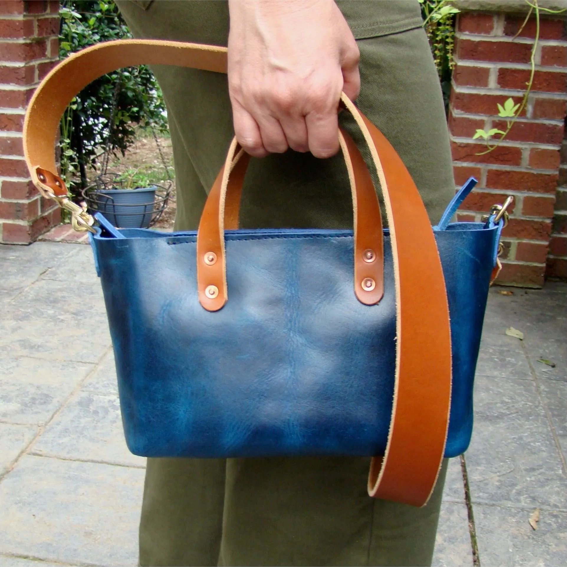 Bella Leather Crossbody Bag in Blue